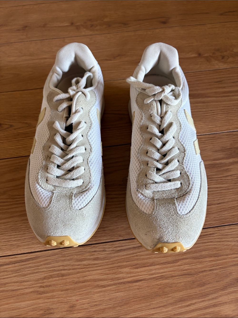 Veja Rio Branco White and Beige Size 8